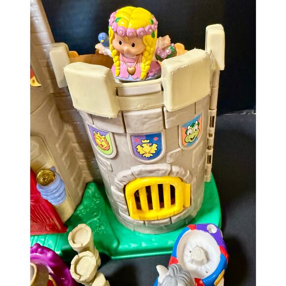 Fisher Price Little People 2003 Lil Kingdom Castle Accessories King Horses more - Picture 5 of 9